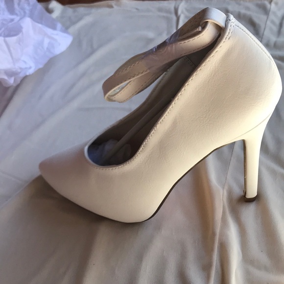 Shoe Dazzle heels - Picture 2 of 7